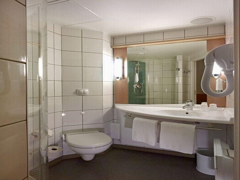 Hotell Ibis West Station 3*