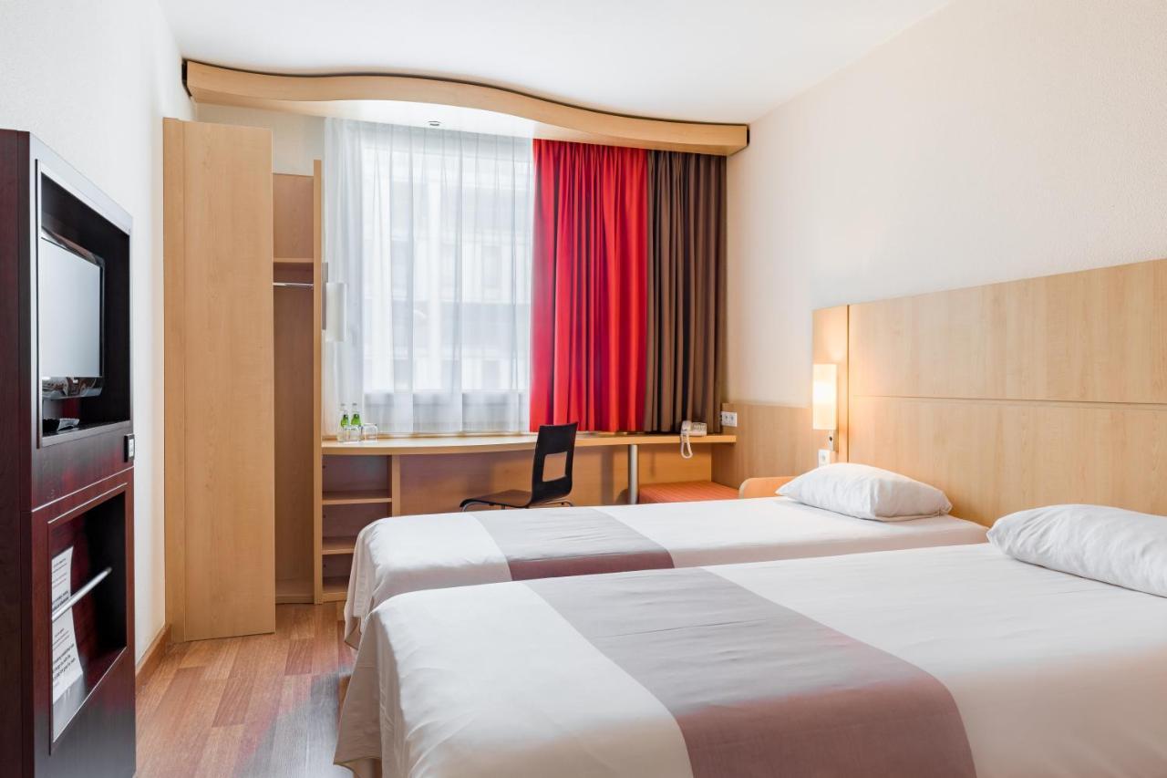 Ibis West Station 3*