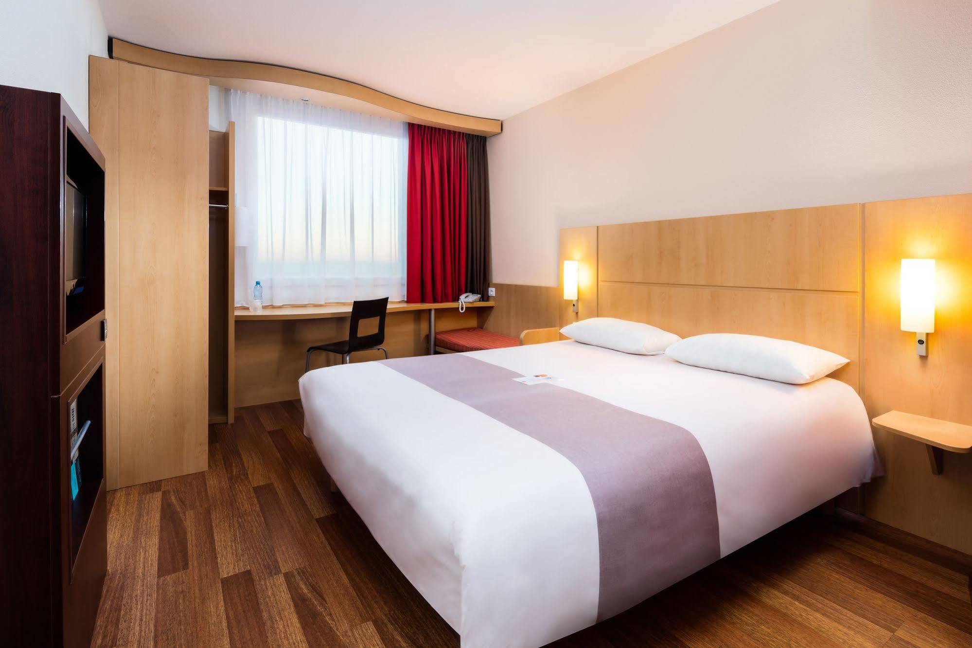 Ibis West Station Hotell